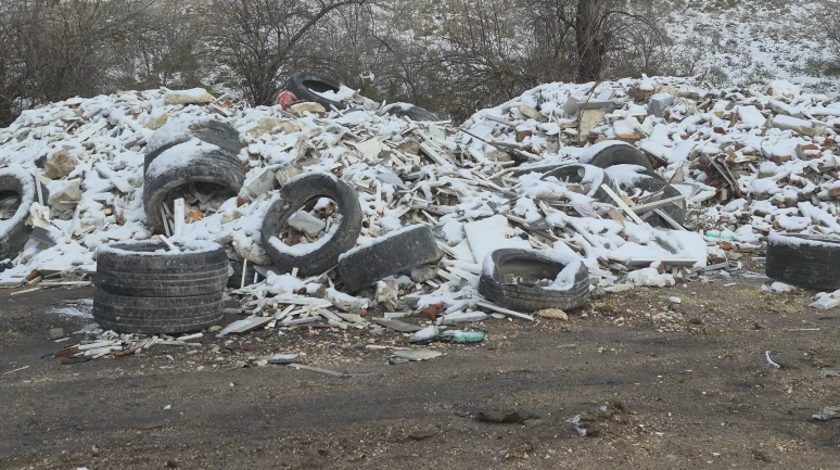 Eskişehir’de Boş Araziye Dökülen Atıklar Tepelere Dönüştü