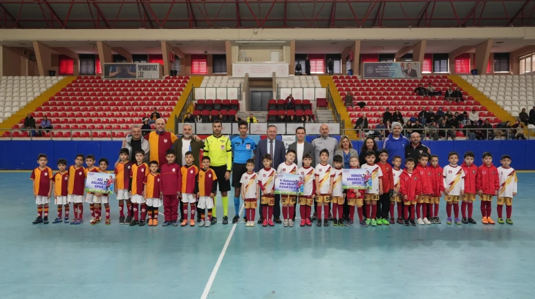 Minik Sporcular Futsal Şenliğinde Buluştu