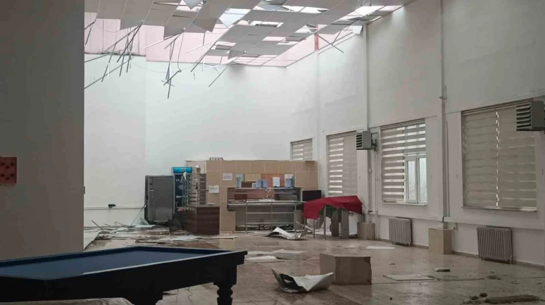 Bilecik Pazaryeri’nde Kuvvetli Rüzgâr: Çatılar Uçtu, Ağaçlar Devrildi