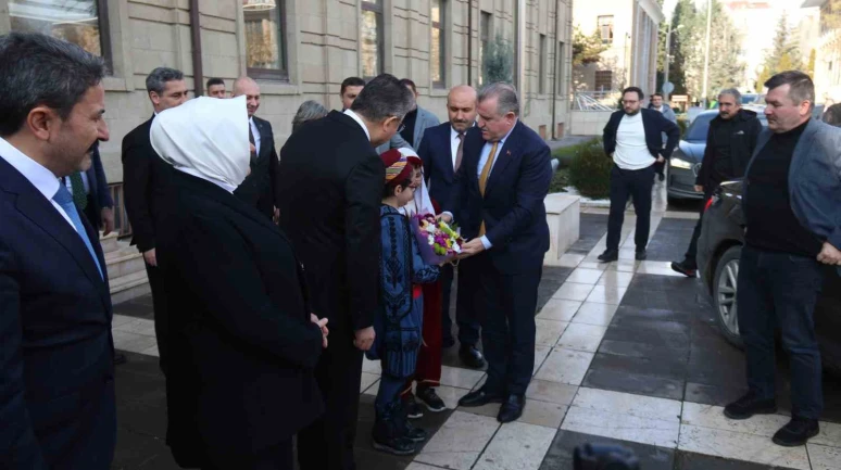 Gençlik ve Spor Bakanı Osman Aşkın Bak Eskişehir’de Temaslarda Bulundu