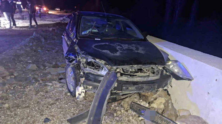 Hisarcık’ta Otomobil ile Motosiklet Çarpıştı: 2 Yaralı