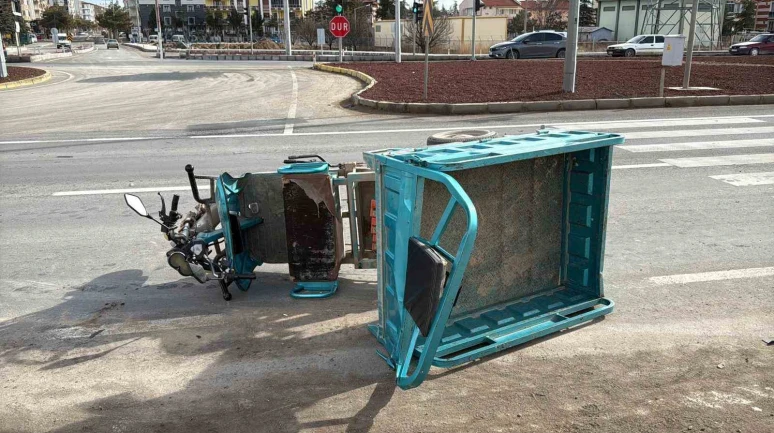 Bolvadin’de Feci Kaza! Mopetteki Kadın Hayatını Kaybetti