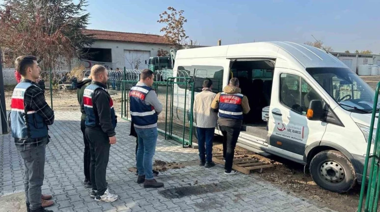 Eskişehir’de Göçmen Kaçakçılığına Operasyon: 44 Düzensiz Göçmen Geri Gönderildi