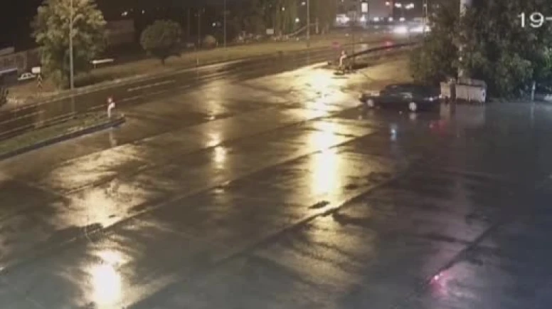 Afyonkarahisar’da tırın çarptığı otomobil parçalandı: 1can kaybı, 1 ağır yaralı