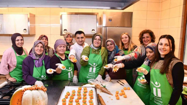 Tepebaşı Belediyesi’nden kadınlara bal kabağı atölyesi