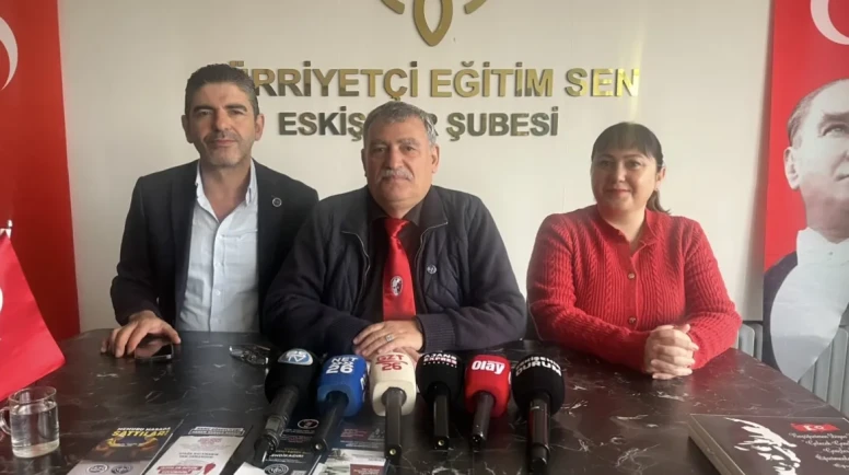 Hürriyetçi Eğitim Sen: “Öğretmenler Tatilde Değil, Çökmüş Sistemle Uğraşıyor!”