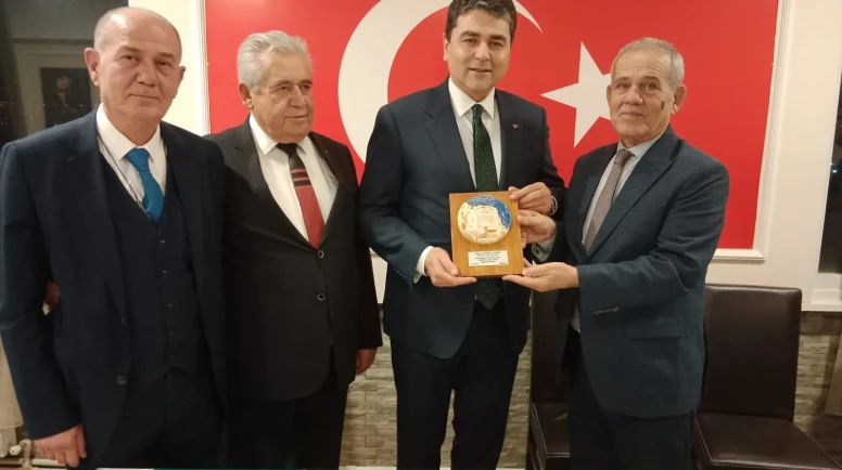 Eskişehir'e gelen DP Genel Başkanı Gültekin Uysal, Ahbaplar'ın toplantısına katıldı