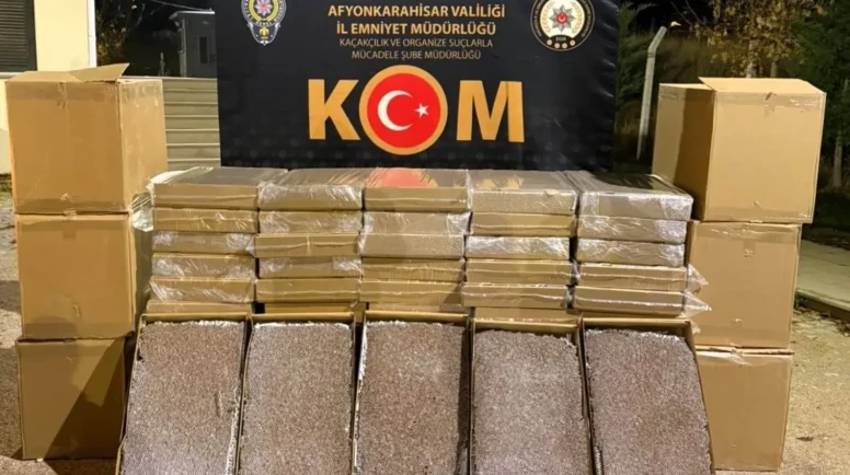 Afyonkarahisar Polisi Kaçak Makaron Sevkiyatını Önledi