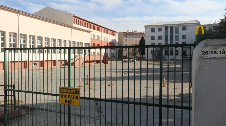 Eskişehir’de Gıdadan Zehirlenen Lise Öğrencisi Hastaneye Kaldırıldı