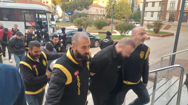 Lüks araç vaadiyle dolandırdılar: 9 şüpheli yakalandı