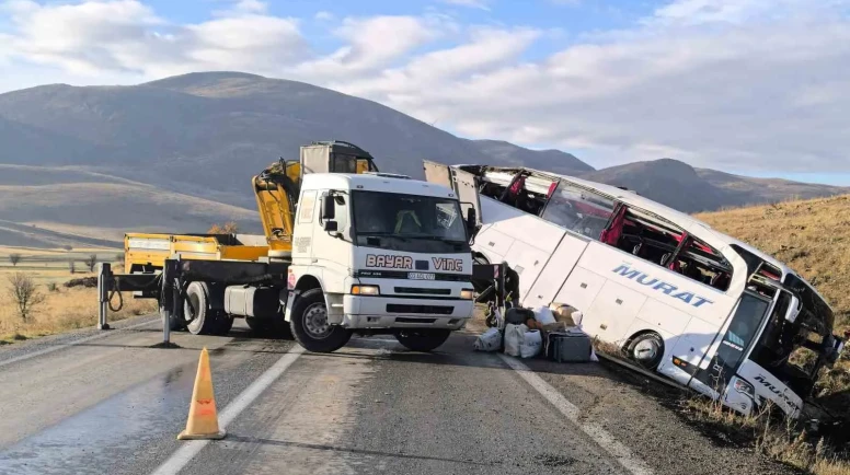 Afyonkarahisar’daki kazada yaşamını yitirenlerin kimlikleri belirlendi