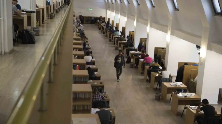 Anadolu Üniversitesi Kütüphanesi 7/24 açık: Öğrencilere sıcak mola