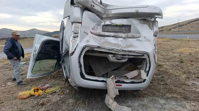 Hafif ticari araçlar çarpıştı, 7 kişi yaralandı