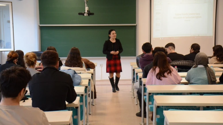 Kadına Yönelik Şiddetle Mücadeleye Yönelik Farkındalık Eğitimi Verildi