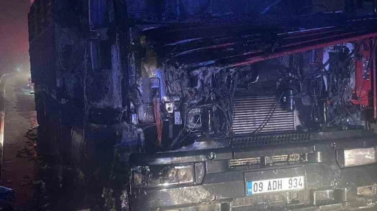 Bilecik-Osmaneli Karayolunda alev alan tır kül oldu