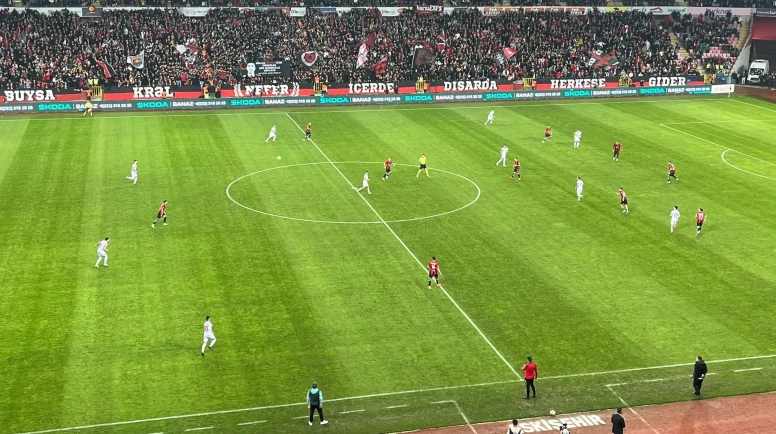 Es-Es, Karşıyaka’yı Ağırlıyor: Kritik 90 Dakika Başladı