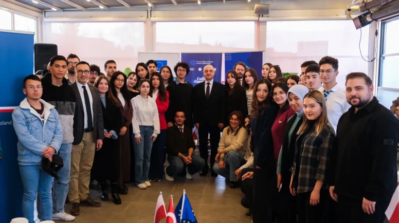 Eskişehir'de Gençler Avrupa Gündemini Büyükelçilere Sordu