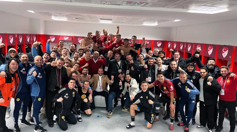 💥 Türk Futbolunun İki Çınarı  30 BİN KİŞİLİK DESTEK MUCİZESİ: