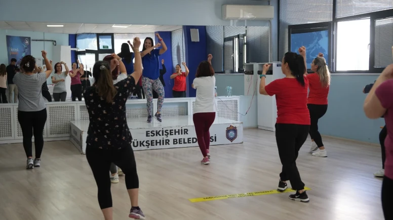 Zumba, Pilates, Yoga: Kadınlar İçin Ücretsiz Eğitimler Sürüyor