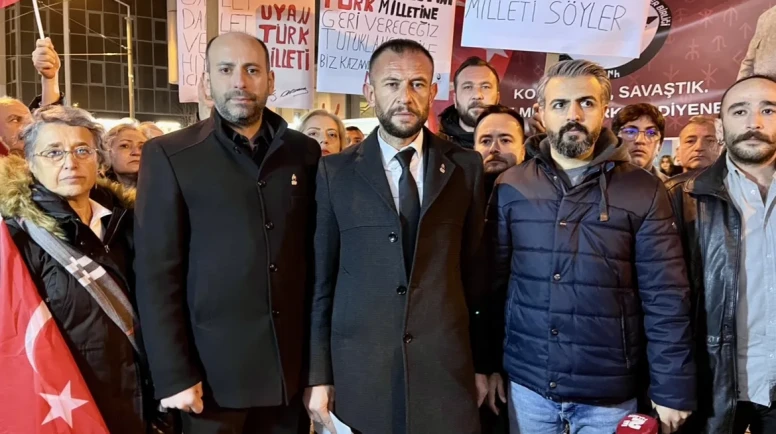 Zafer Partisi açığa alınan polis memuruna destek vermek için EsEs durağında toplamdı