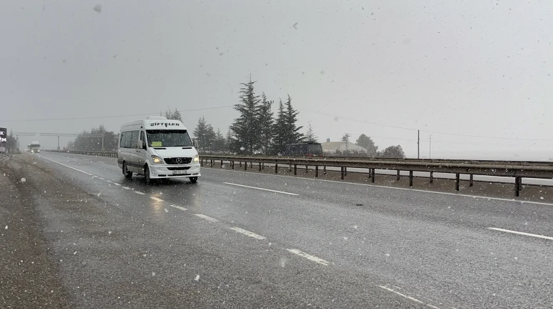 Eskişehir-Ankara Yolunda Tipi Ve Sis Sürücüleri Zorladı