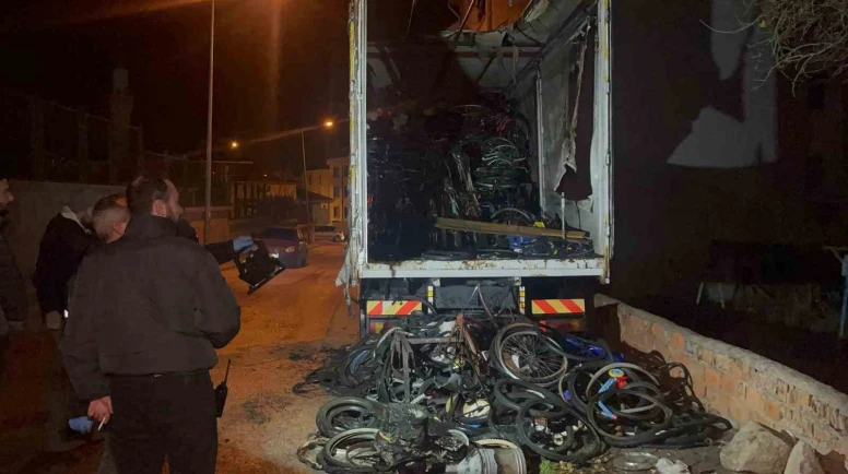 Eskişehir’de Bisiklet Yüklü Kamyonda Yangın Paniği