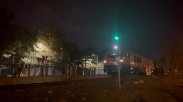 Afyonkarahisar'da Raylardan Geçmek İsteyen Genç Feci Şekilde Hayatını Kaybetti