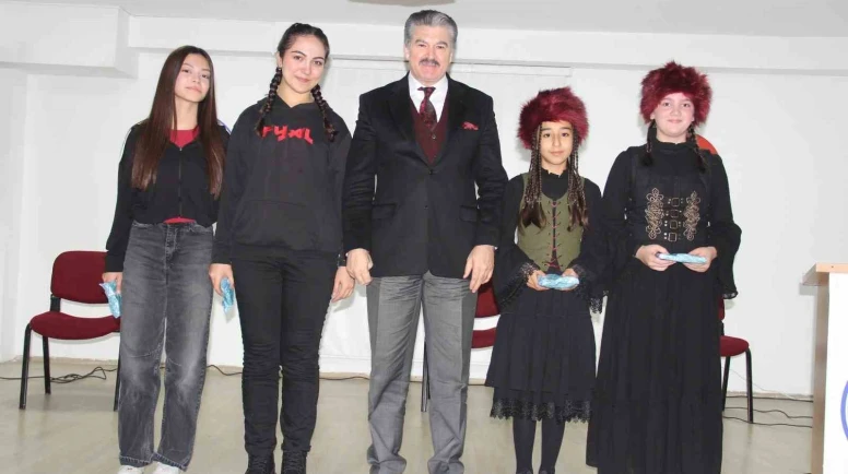 Eskişehir’de Murat Atılgan Ortaokulu’nda ‘Dünya Türk Dili Ailesi Günü’ kutlandı