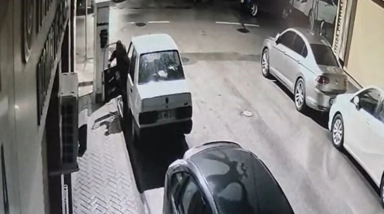 Park Halindeki Araçtan Teyp Çalan Şüpheli Kameradan Yakalandı