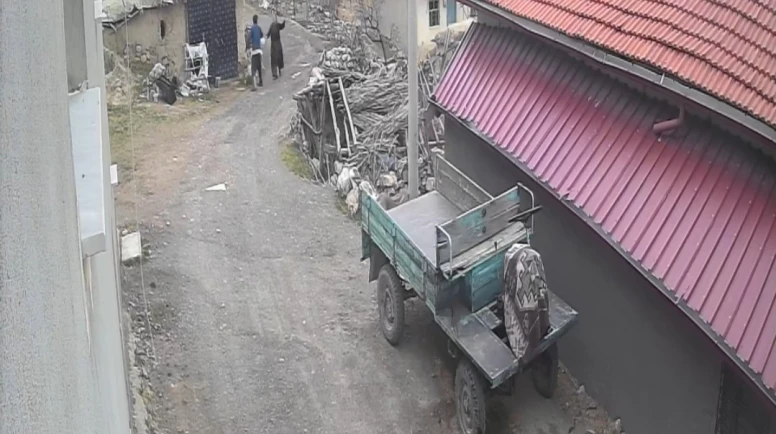 Köyde eşine şiddet uygulayan kişinin görüntüleri ortaya çıktı