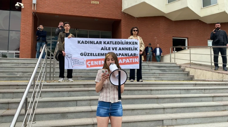 Öğrencilerden sert tepki: "Anadolu Üniversitesi'nde Aile Sempozyumu yapacağınıza kadınların nasıl öldürüldüğünün hesabını verin"