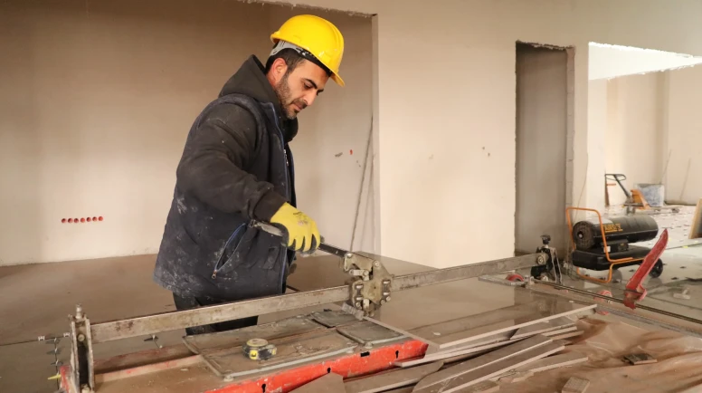 Eskişehir’in Soğuk Ayazında İşçiler Bahar Sıcaklığında Çalışıyor