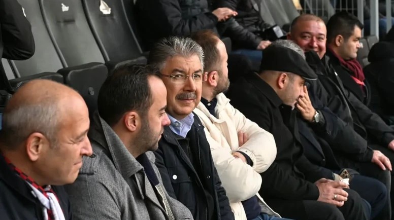 Vali Yılmaz Eskişehirspor–Altay Maçını Tribünden Takip Ediyor