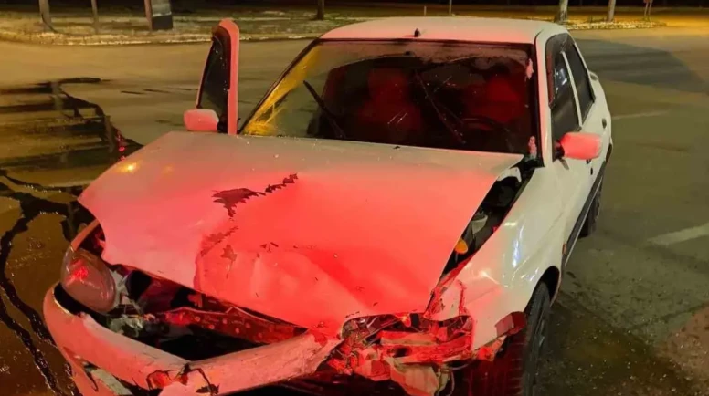 Afyonkarahisar’da İki Otomobil Çarpıştı: 4 Yaralı