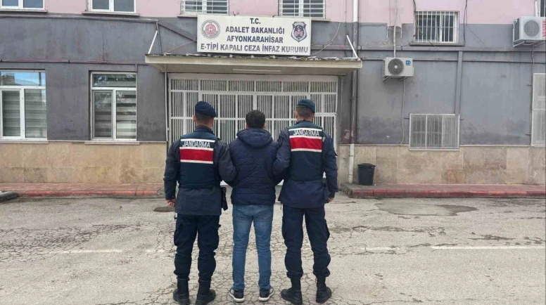 Afyonkarahisar'da Jandarma Aranan Hükümlüyü Kıskıvrak Yakaladı
