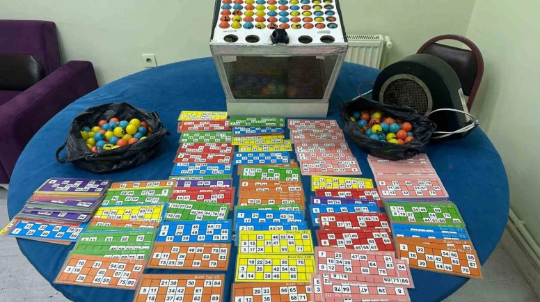 Kumar Oynatılan Mekana Film Gibi Baskın: Çatıdan Kaçan Şüpheliler Yakalandı