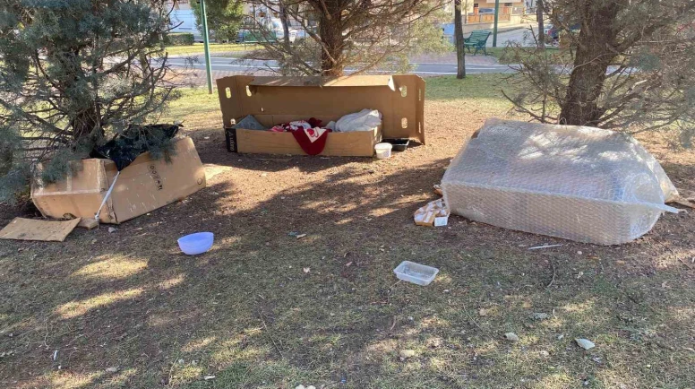 Vişnelik Mahallesi’nde Vatandaşlardan Sokak Hayvanlarına Kış Yuvası