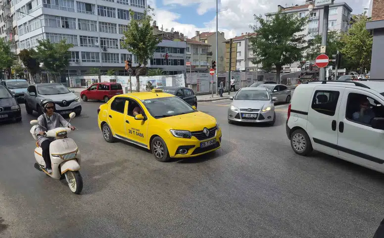 Eskişehir’de Elektrik Kesintisi Trafiği Felç Etti