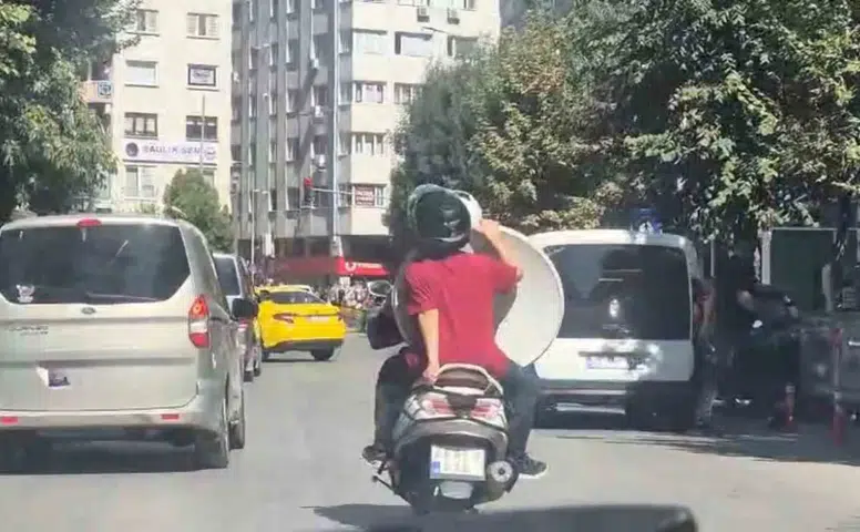 Eskişehir’de Motosiklette Çanak Antenle Tehlikeli Yolculuk
