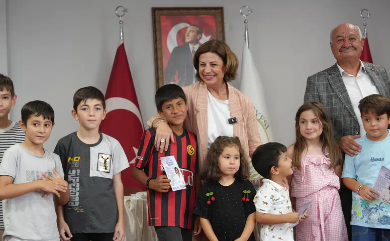 Başkan Ünlüce'den Öğrencilere Kırtasiye Desteği