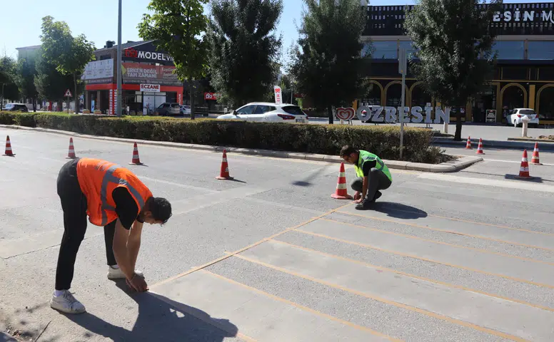 Bülent Ecevit Bulvarı’nda Trafik Çizgileri Yenilendi