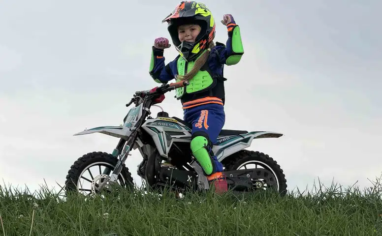 5 yaşındaki İkra motosiklette Zayn Sofuoğlu ile yarışmayı hayal ediyor