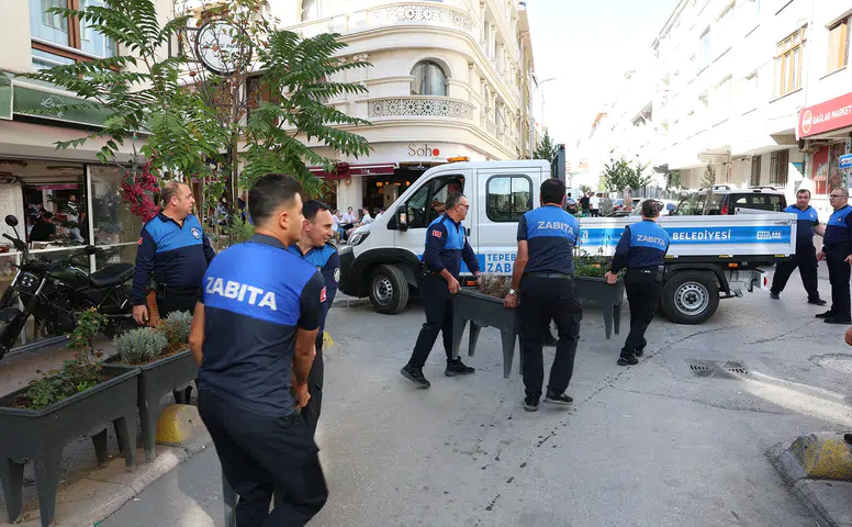 Tepebaşı'nda kaldırım işgaline zabıta müdahalesi
