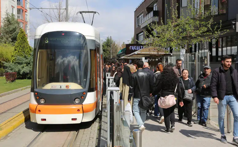 Eskişehir’de 65 Bin Öğrenciye Ulaşım Kolaylığı