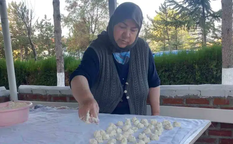 15 Yaşından Beri Kışlık Yiyeceklerini Kendi Üretiyor