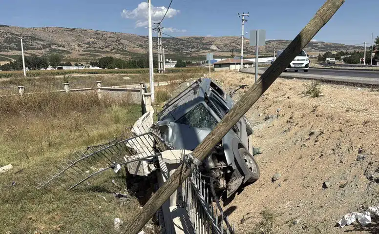 Eskişehir-Sarıcakaya Yolunda Kaza: 3 Yaralı