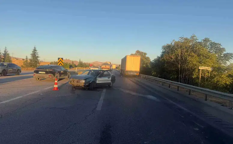 Sivrihisar’da tır ile otomobil çarpıştı: 1 yaralı