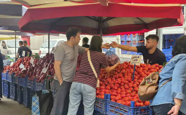 Eskişehir’de sebze-meyve fiyat operasyonuna esnaftan destek