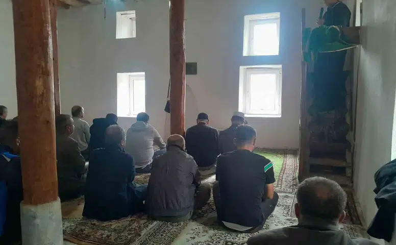 Sivrihisar’da 50 yıl sonra tarihi camide Cuma namazı kılındı