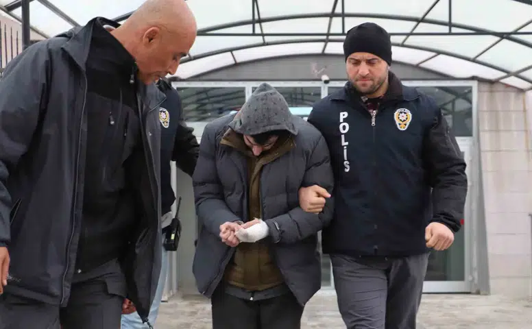 Üvey babasını öldüren sanık: “Annem için araya girdim”